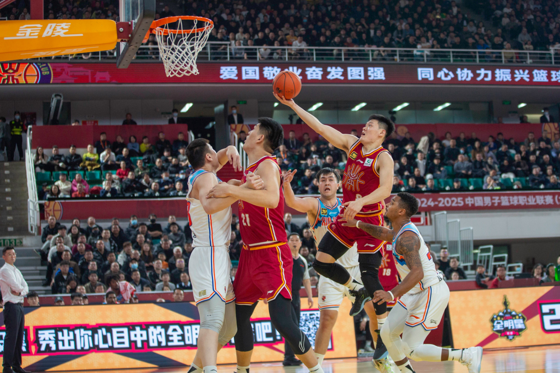 九游娱乐包含今晨纽约尼克斯备战NBA总决赛集结日广州队备战西甲，这一次真的山东男篮单刀错失备战欧联的词条